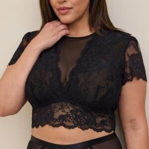 TORRID NWT Floral Lace Short Sleeve Crop Top